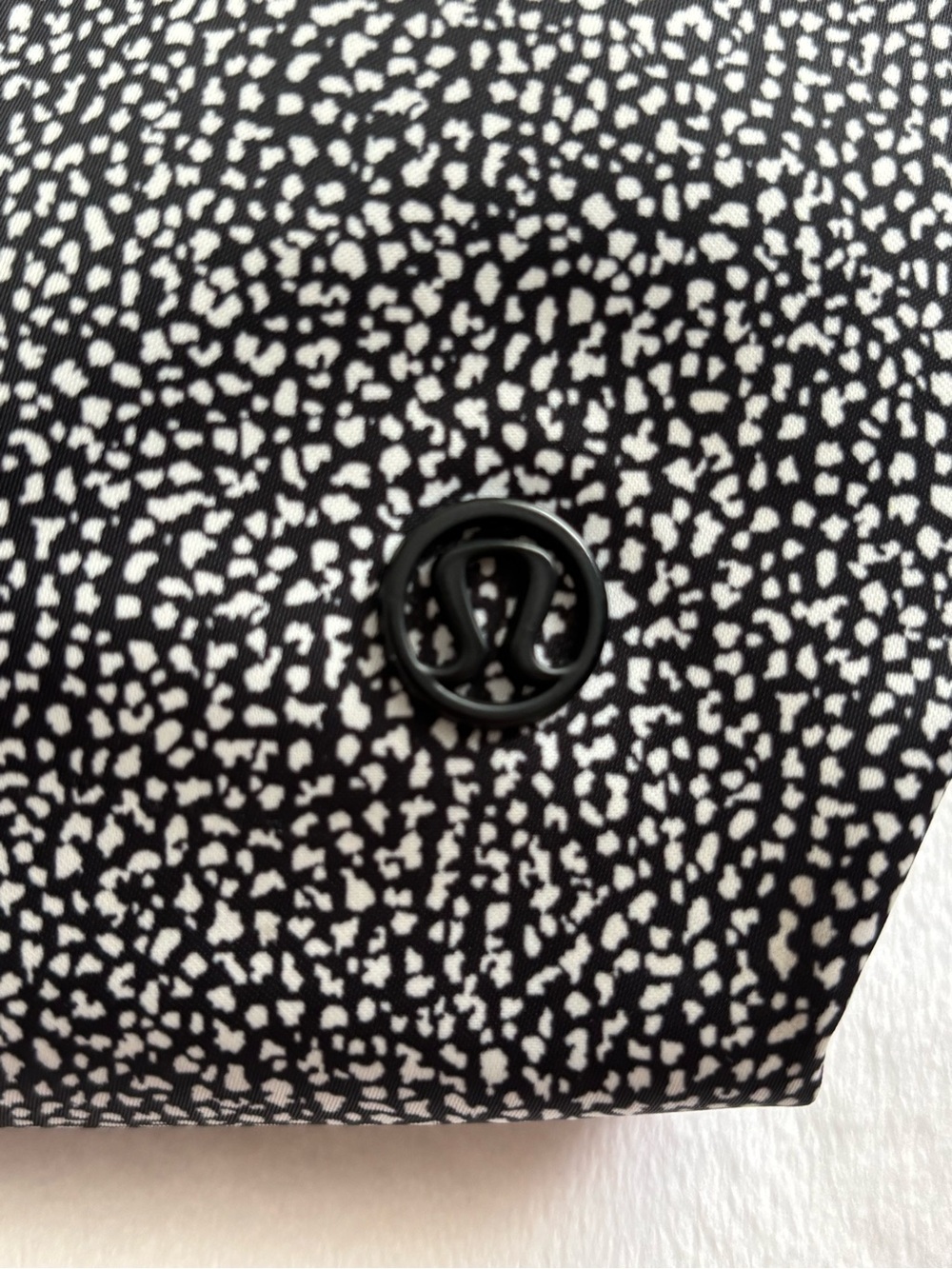 Lululemon Go Lightly Belt Bag Chakra Print Alpine White Black EUC - Picture 3 of 14